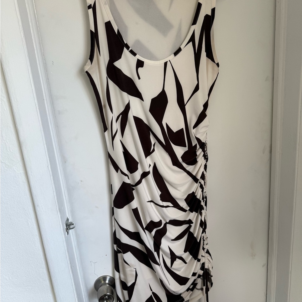 Elegant Black and White Sleeveless Dress